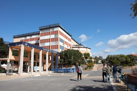 Facultad de Ciencias. Campus de Teatinos. Obras en la fachada. Abril de 2019