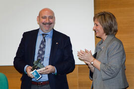 Nombramiento de D. Fernando Ocaña como Alumno de Honor de Facultad de Ciencias Económicas y Empresariales de la Universidad de Málaga. Rectorado. Marzo de 2009