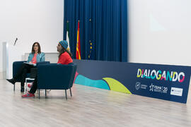 Susana Escudero y Chema Alonso en la conferencia "Dialogando". Salón de actos de la E.T.S.I Informática  y Telecomunicaciones. Abril de 2017