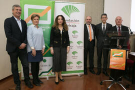 Foto de grupo previa a la entrega de premios de la XI Olimpiada de Economía. Facultad de Ciencias Económicas y Empresariales. Febrero de 2019