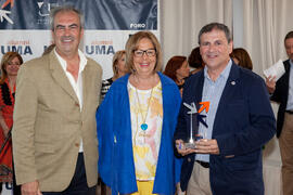 Carlos de las Heras, Adelaida de la Calle y Francisco José Palma en el homenaje de la Asociación de Antiguos Alumnos a los decanos y directores de centro de la UMA. Foro Alumni-UMA. Mayo de 2015