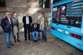 Presentación del cartel publicitario en autobús del 50º Aniversario de la Facultad de Económicas. Rectorado. Octubre de 2014