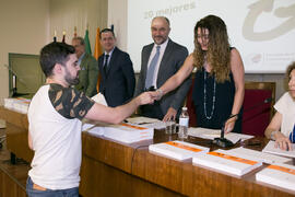 Entrega de uno de los premios del VIII Reto Gestalentum. Facultad de Ciencias Económicas y Empresariales. Junio de 2018