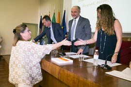Entrega de mención especial. Facultad de Ciencias Económicas y Empresariales. Junio de 2018
