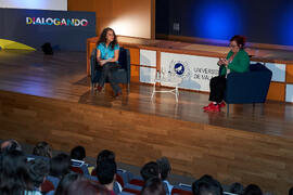 "Dialogando" con Clara Grima. Escuela de Ingenierías Industriales de la Universidad de Málaga. Mayo de 2024