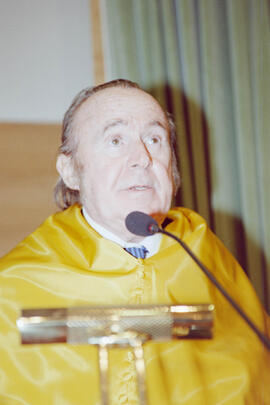 Investidura como Doctor "Honoris Causa" de D. Andrew Victor Schally por la Universidad de Málaga. Salón de Actos del Rectorado. Octubre de 2002