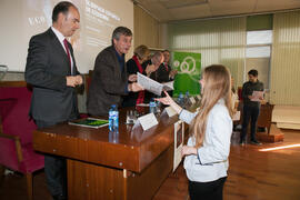 Entrega de premios a los alumnos ganadores de la VIII Olimpiada Local de Economía. Facultad de Ciencias Económicas y Empresariales. Febrero de 2016