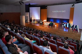"Dialogando" con Clara Grima. Escuela de Ingenierías Industriales de la Universidad de Málaga. Mayo de 2024