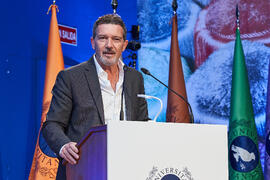 Antonio Banderas. Entrega de la distinción "Oikonomos" de la Facultad de Ciencias Económicas y Empresariales de la Universidad de Málaga. Paraninfo. Diciembre de 2024