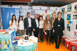 Foto de grupo en el estand de la Diputación de Málaga de las Jornadas de Puertas Abiertas de la Universidad de Málaga. Complejo Polideportivo Universitario. Marzo de 2017