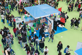Estand del Consejo de Estudiantes y la Tuna. Jornadas de Puertas Abiertas de la Universidad de Málaga. Complejo Polideportivo Universitario. Abril de 2018