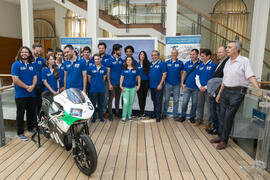 Foto de grupo. Presentación del proyecto "UMA Racing Team 2017/2018". Edificio del Rectorado. Junio de 2017