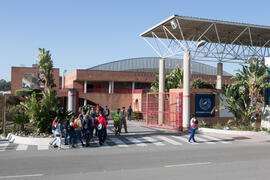 Llegada de estudiantes a las Jornadas de Puertas Abiertas de la Universidad de Málaga. Complejo Polideportivo Universitario. Abril de 2018
