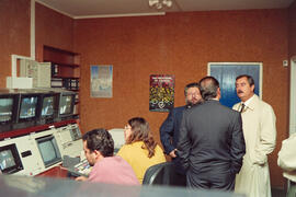 Visita del rector de la Universidad de Málaga, José María Martín Delgado, al Centro de Tecnología de la Imagen. 1992
