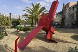 Escultura "6+1", de José Ignacio Díaz de Rábago. Facultad de Ciencias de la Educación y Psicología. Campus de Teatinos. Enero de 2022
