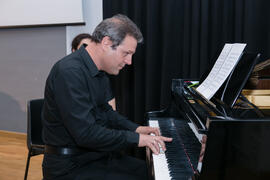 El pianista Ernesto Gabaldón. Graduación y clausura del curso del Aula de Mayores de la Universidad de Málaga. Campus de Teatinos. Junio de 2018