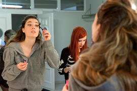 Sesión de maquillaje. Ensayos para la Gala Inaugural de la XXIV edición de Fancine de la Universidad de Málaga. Teatro Cervantes. Noviembre de 2014