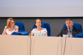 María del Carmen Montañez, Isabel Jiménez y José Jesús Delgado. Graduación y clausura del curso del Aula de Mayores de la Universidad de Málaga. Campus de Teatinos. Junio de 2018
