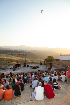 Momentos previos al concierto de Dorantes. Cursos de Verano de la Universidad de Málaga. Ronda. Julio de 2018