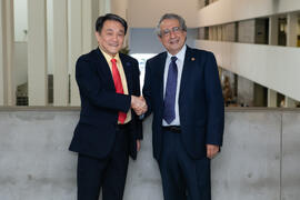 Dong Sung Cho y José Ángel Narváez. Celebración del décimo Aniversario de la colaboración de la Universidad de Málaga y la Universidad Nacional de Incheon. Complejo de Estudios Sociales y Comercio. Octubre de 2019