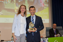 Entrega de premio "Cima-Un estilo de vida" a Roberto Sánchez Benítez. 6º Congreso Internacional de Actividad Física Deportiva para Mayores. Escuela Técnica Superior de Ingeniería de Telecomunicaciones y de Informática. Marzo de 2015