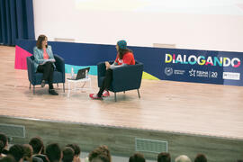 Susana Escudero y Chema Alonso en la conferencia "Dialogando". Salón de actos de la E.T.S.I Informática y Telecomunicaciones. Abril de 2017