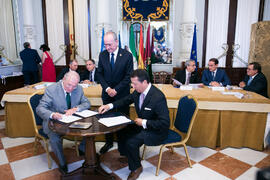 Firma de acuerdo. Presentación del Centro Internacional de Autoridades y Líderes. Ayuntamiento de Málaga. Julio de 2018