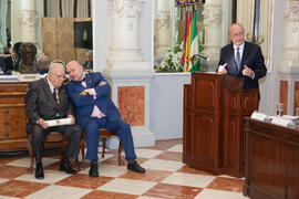 Intervención de Francisco de la Torre en el nombramiento de Eugenio Chicano como miembro de la Real Academia de Bellas Artes de San Telmo. Salón de los Espejos, Ayuntamiento de Málaga. Septiembre de 2016