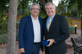 José Ángel Narváez y José María Martín Delgado. Homenaje al personal que cumple 25 años de servicio en la UMA o jubilado. Jardín Botánico. Junio de 2018