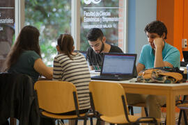 Ambiente en la facultad de Ciencias Económicas y Empresariales. Campus de El Ejido. Mayo de 2015