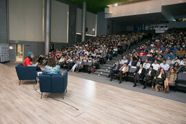Chema Alonso en la conferencia "Dialogando". Salón de actos de la E.T.S.I Informática y Telecomunicaciones. Abril de 2017