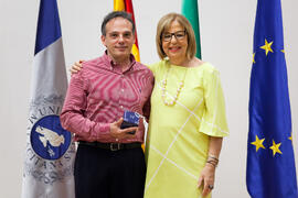 Retrato con la rectora en el homenaje a los jubilados y al personal que cumple 25 años de servicio en la UMA. Paraninfo. Mayo 2015