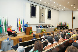 Francisco José Palma Molina en la imposición de la Medalla de Oro de la Universidad de Málaga a Adelaida de la Calle. Paraninfo. Mayo de 2016