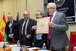 Nombramiento de José Sánchez Maldonado como Alumno de Honor de la Facultad de Ciencias Económicas y Empresariales. Facultad de Ciencias Económicas y Empresariales. Diciembre de 2019