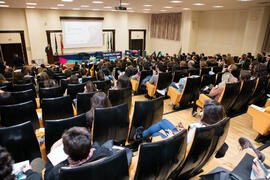 Antonio María Lara presenta la conferencia "Dialogando para desmontar mitos sobre nutrición", con Aitor Sánchez. Facultad de Medicina. Marzo de 2017