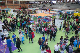 Estand del Centro de Magisterio María Inmaculada. Jornadas de Puertas Abiertas de la Universidad de Málaga. Complejo Polideportivo Universitario. Abril de 2018