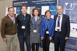 Foto de grupo. 6º Congreso Internacional de Actividad Física Deportiva para Mayores. Escuela Técnica Superior de Ingeniería de Telecomunicaciones y de Informática. Marzo de 2015