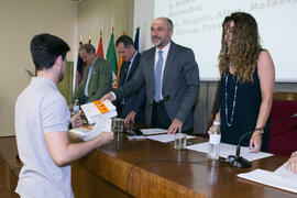 Entrega de mención especial. Facultad de Ciencias Económicas y Empresariales. Junio de 2018
