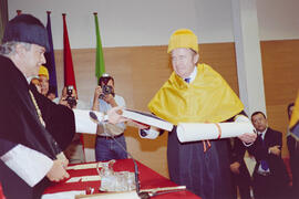 Investidura como Doctor "Honoris Causa" de D. Andrew Victor Schally por la Universidad de Málaga. Salón de Actos del Rectorado. Octubre de 2002