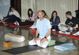 Taller de Yoga. 2º Congreso Internacional de Actividad Físico-Deportiva para Mayores de la Universidad de Málaga. Palacio de Ferias y Congresos de Málaga. Marzo de 2007