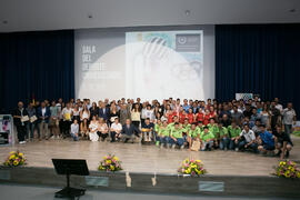 Foto de grupo tras la Gala del Deporte Universitario 2018. Escuela Técnica Superior de Ingeniería de Telecomunicaciones. Junio de 2018