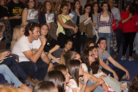 Jurado y asistentes del III Certamen de Cantautores Destino UMA. Jornadas de Puertas Abiertas de la Universidad de Málaga. Complejo Polideportivo Universitario. Abril de 2015