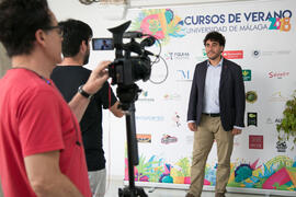 Alberto Moreno en photocall. Curso "Patrimonio y Turismo Cultural". Cursos de Verano de la Universidad de Málaga. Vélez Málaga. Julio de 2018