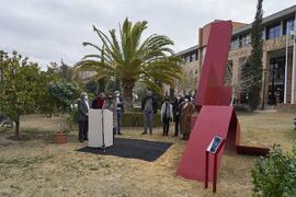 Intervención de María Isabel Hombrados. Inauguración de la escultura "6+1", de José Ignacio Díaz de Rábago. Facultad de Ciencias de la Educación y Psicología. Campus de Teatinos. Enero de 2022