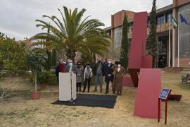 Inauguración de la escultura "6+1", de José Ignacio Díaz de Rábago. Facultad de Ciencias de la Educación y Psicología. Campus de Teatinos. Enero de 2022