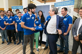 Entrega del polo oficial a José Ángel Narváez. Presentación del proyecto "UMA Racing Team 2017/2018". Edificio del Rectorado. Junio de 2017