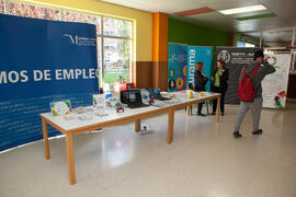 Estand informativo. Seminario "Emprende 21". Facultad de Ciencias Económicas y Empresariales. Noviembre de 2016