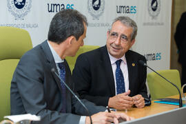José Ángel Narváez y Pedro Duque. Consejo de Gobierno extraordinario de la Universidad de Málaga. Edificio del Rectorado. Junio de 2018