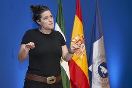 Intérprete de signos. Apertura del Curso Académico 2023/2024 de la Universidad de Málaga. Paraninfo. Septiembre de 2023