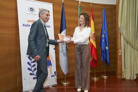 Entrega de Premio del Aula de Economía y Deporte de la Universidad de Málaga al Club Atletismo Nerja. Edificio del Rectorado. Febrero de 2024